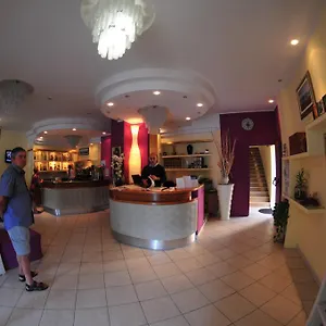 https://hotel-antonella-lido-di-classe.emilia-romagnahotels.net