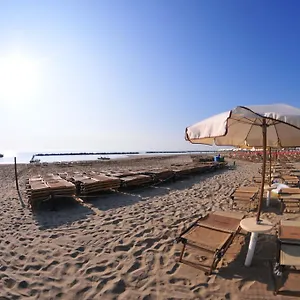 https://hotel-antonella-lido-di-classe.emilia-romagnahotels.net